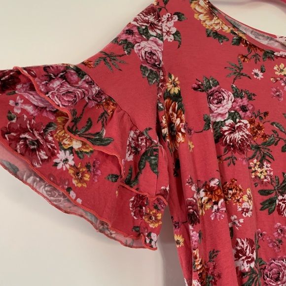 Pretty Floral top. Fantastic Fawn. Very soft and comfortable. - Picture 3 of 7